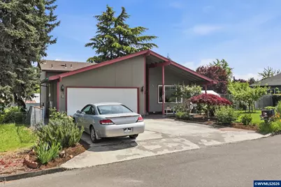 565 Brown Ct Ct, Woodburn, OR 97071 - Photo 4