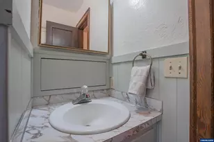 600 Mountain View Rd, Sweet Home, OR 97338 - Photo 18