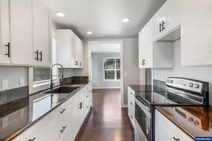 415 S 11th St, Independence, OR 97351 - Photo 10