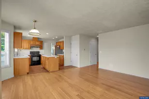 4920 Countryside Dr NE, Salem, OR 97305 - Photo 16
