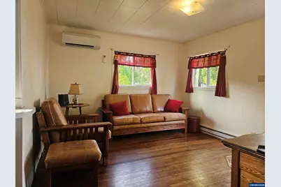 466 S 6 St, Independence, OR 97351 - Photo 2