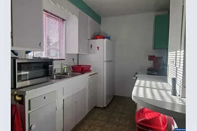 466 S 6 St, Independence, OR 97351 - Photo 10