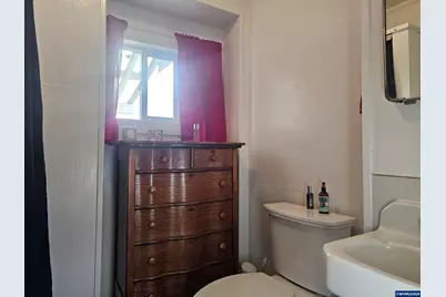 466 S 6 St, Independence, OR 97351 - Photo 6