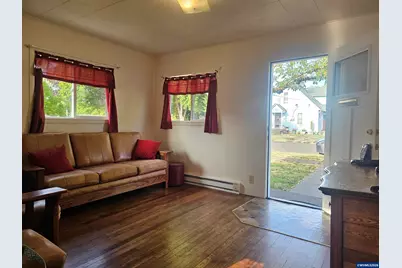 466 S 6 St, Independence, OR 97351 - Photo 4