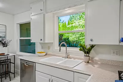 611 NW 30th St, Corvallis, OR 97330 - Photo 18