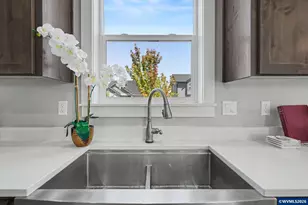 1369 S 10th St, Independence, OR 97351 - Photo 14