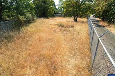 2240 Water Av NE, Albany, OR 97321 - Photo 12