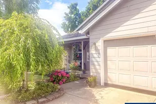 1642 SE Cortland Ave, Dallas, OR 97338 - Photo 2