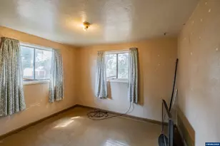 183 W Cedar Dr, Lebanon, OR 97355 - Photo 22