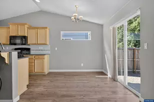 548 Adam St NW, Albany, OR 97321 - Photo 8