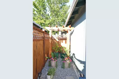 450 St Clair Wy, Eagle Point, OR 97524 - Photo 4