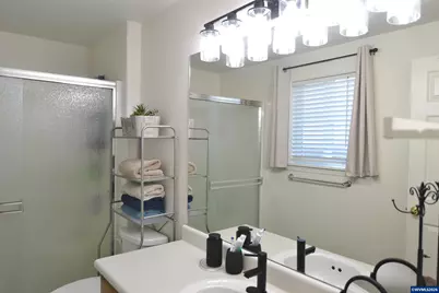 450 St Clair Wy, Eagle Point, OR 97524 - Photo 12