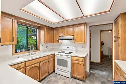 473 Suncrest Av NW, Salem, OR 97304 - Photo 10