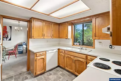 473 Suncrest Av NW, Salem, OR 97304 - Photo 8