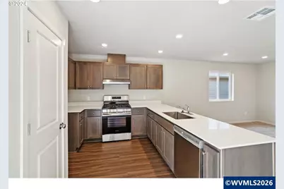 663 Minnesota St, Lebanon, OR 97355 - Photo 4