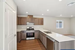 663 Minnesota St, Lebanon, OR 97355 - Photo 4