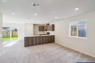 658 Minnesota St, Lebanon, OR 97355 - Photo 2
