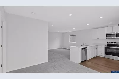 658 Minnesota St, Lebanon, OR 97355 - Photo 4