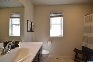 603 Pickering Ln, Woodburn, OR 97071 - Photo 14