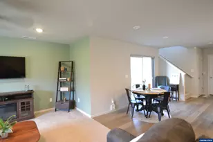 603 Pickering Ln, Woodburn, OR 97071 - Photo 8