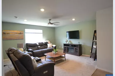 603 Pickering Ln, Woodburn, OR 97071 - Photo 6