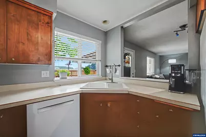 1002 S 37th Av, Albany, OR 97321 - Photo 10