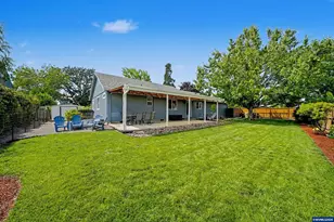 1002 S 37th Av, Albany, OR 97321 - Photo 4
