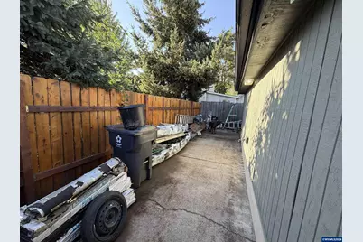 475 W Carolina St, Lebanon, OR 97355 - Photo 30