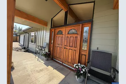 475 W Carolina St, Lebanon, OR 97355 - Photo 2