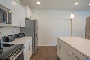 516 Churchill Downs St SE, Albany, OR 97322 - Photo 10