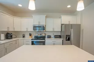 516 Churchill Downs St SE, Albany, OR 97322 - Photo 4