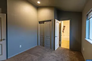 374 NW 25th St, Redmond, OR 97756 - Photo 32