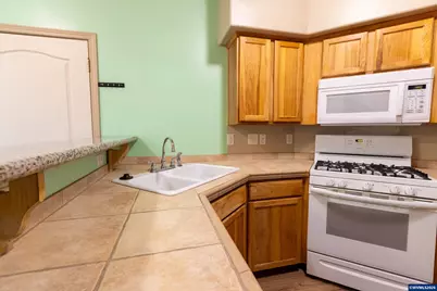 374 NW 25th St, Redmond, OR 97756 - Photo 18