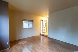 374 NW 25th St, Redmond, OR 97756 - Photo 10