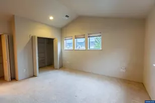 374 NW 25th St, Redmond, OR 97756 - Photo 24