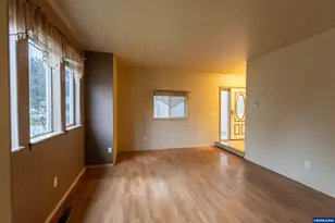 374 NW 25th St, Redmond, OR 97756 - Photo 8