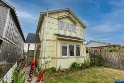 374 NW 25th St, Redmond, OR 97756 - Photo 1