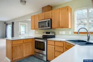 16033 SE Mary Ann Ln, Milwaukie, OR 97267 - Photo 10