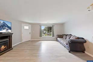 422 E 5th St, Lafayette, OR 97127 - Photo 4