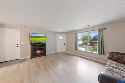 422 E 5th St, Lafayette, OR 97127 - Photo 8