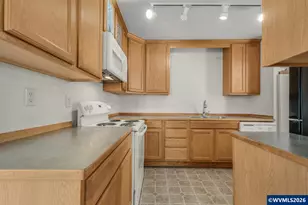 482 S 4th St, Independence, OR 97351 - Photo 12