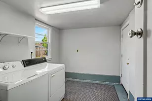 1090 14th Av SW, Albany, OR 97321 - Photo 18
