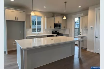 700 Magnolia Av, Woodburn, OR 97071 - Photo 2