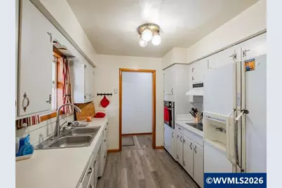 1051 24th Av SE, Albany, OR 97322 - Photo 6