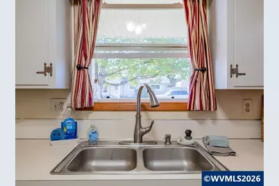 1051 24th Av SE, Albany, OR 97322 - Photo 10