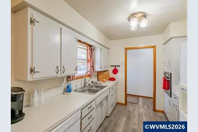 1051 24th Av SE, Albany, OR 97322 - Photo 8