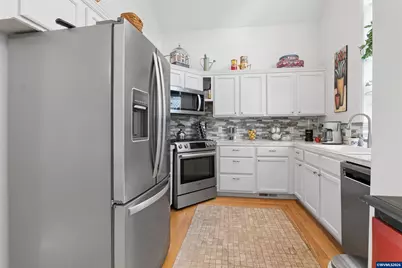 327 S 46th St, Springfield, OR 97278 - Photo 12