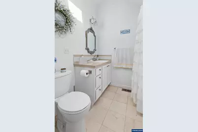 327 S 46th St, Springfield, OR 97278 - Photo 16