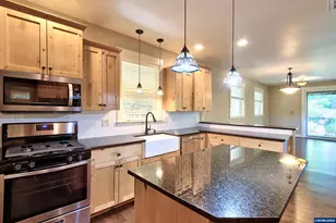 957 SW Fellows St, McMinnville, OR 97128 - Photo 14