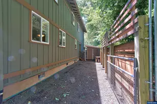 957 SW Fellows St, McMinnville, OR 97128 - Photo 40